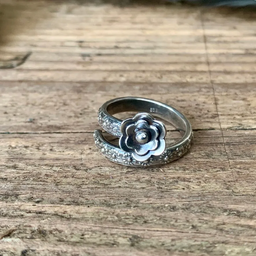 Adjustable sterling silver Daisy ring. Made to order