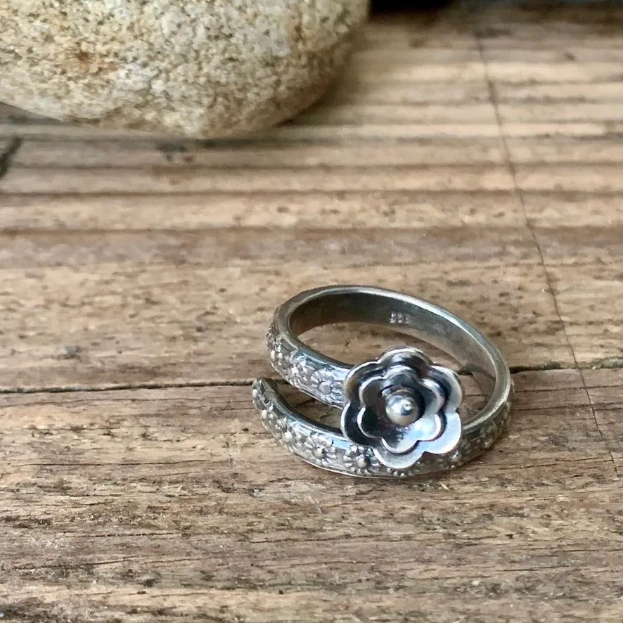 Adjustable sterling silver Daisy ring. Made to order