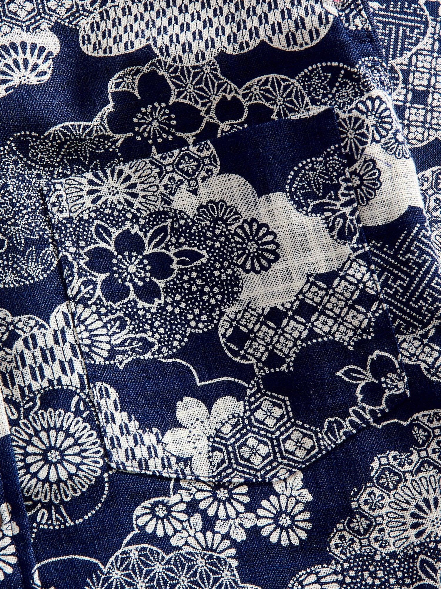 "Floral Cloud" Oxford Shirt in Navy