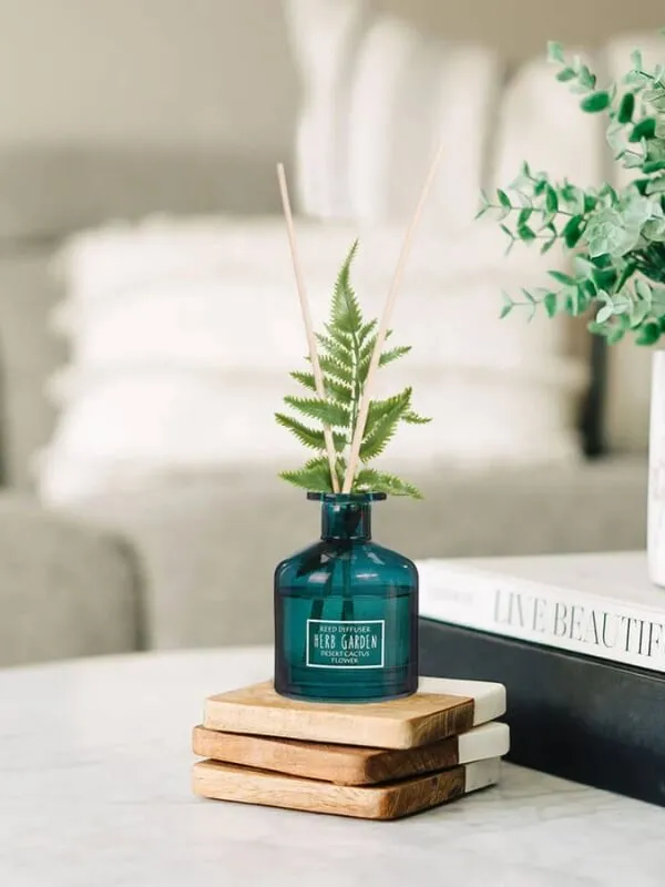 Scented Glass Diffuser with 5 Reeds and Leaf - 160ml